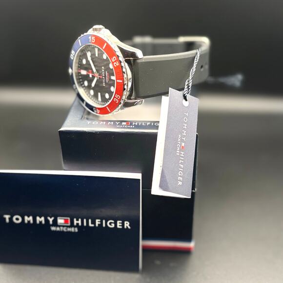Tommy Hilfiger 1770030 Men’s Diver Style Red Blue Bezel 10 BAR Quartz Watch NIB - Picture 4 of 17